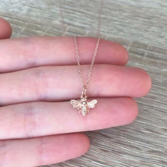 Bumblebee Gold Pedant Necklace, nice Necklace, cute Necklace. - Picture 2 of 3